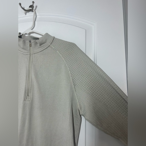 Lululemon Men’s Beige Textured Waffle Pullover Quarter Zip Sweater size small - Picture 12 of 15